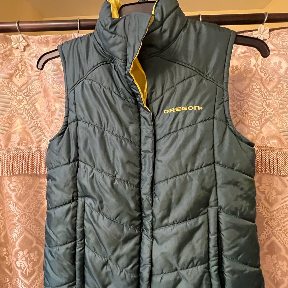 Oregon Ducks Columbia Reversible Vest Sz M